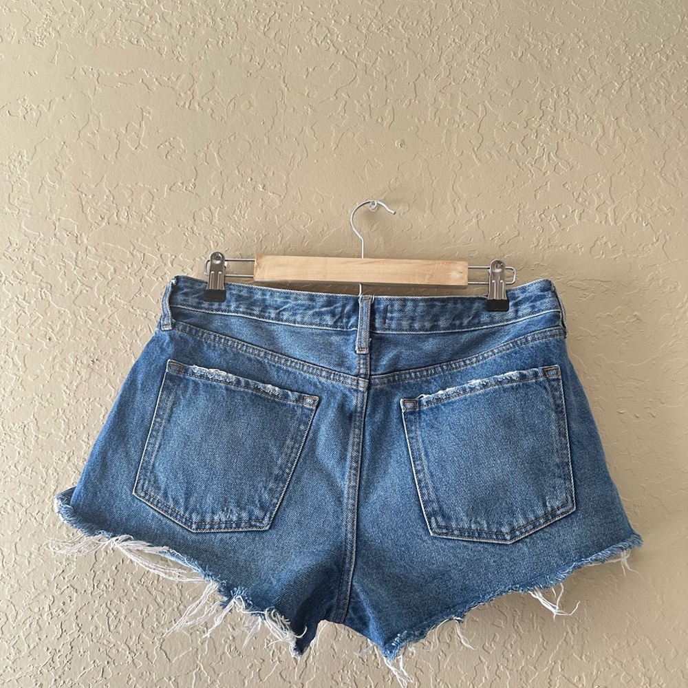 Abercrombie & Fitch Low Rise Distressed Denim Women's Curvy Shorts Size 30/10 - Picture 7 of 11